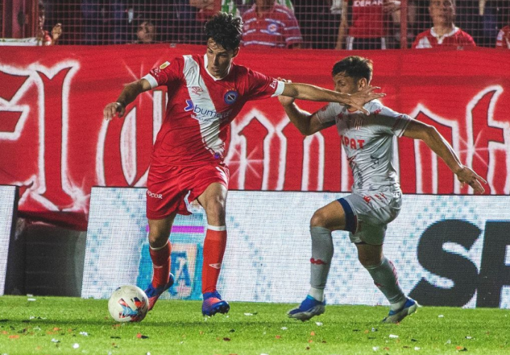 荷甲赛程吃紧，AC米兰今夜复出首秀，底气十足，球探报告显示潜力(法甲赛程500)